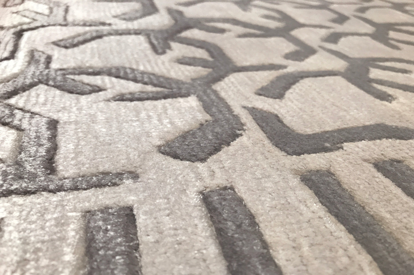 détails tapis noué main gris et beige