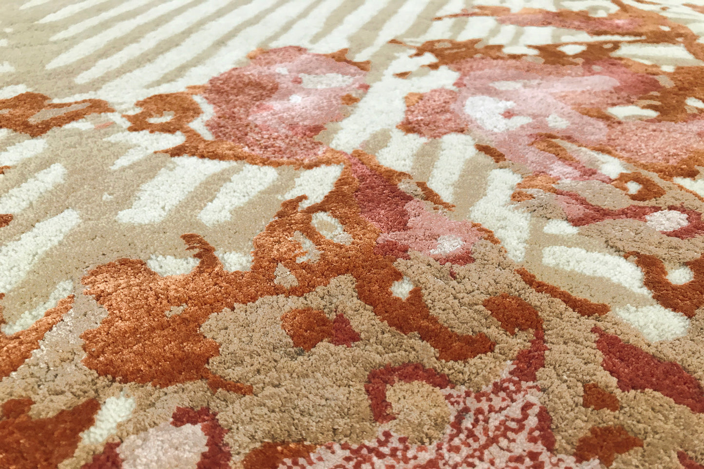 détails tapis tufté main écru multicolore orange terracotta